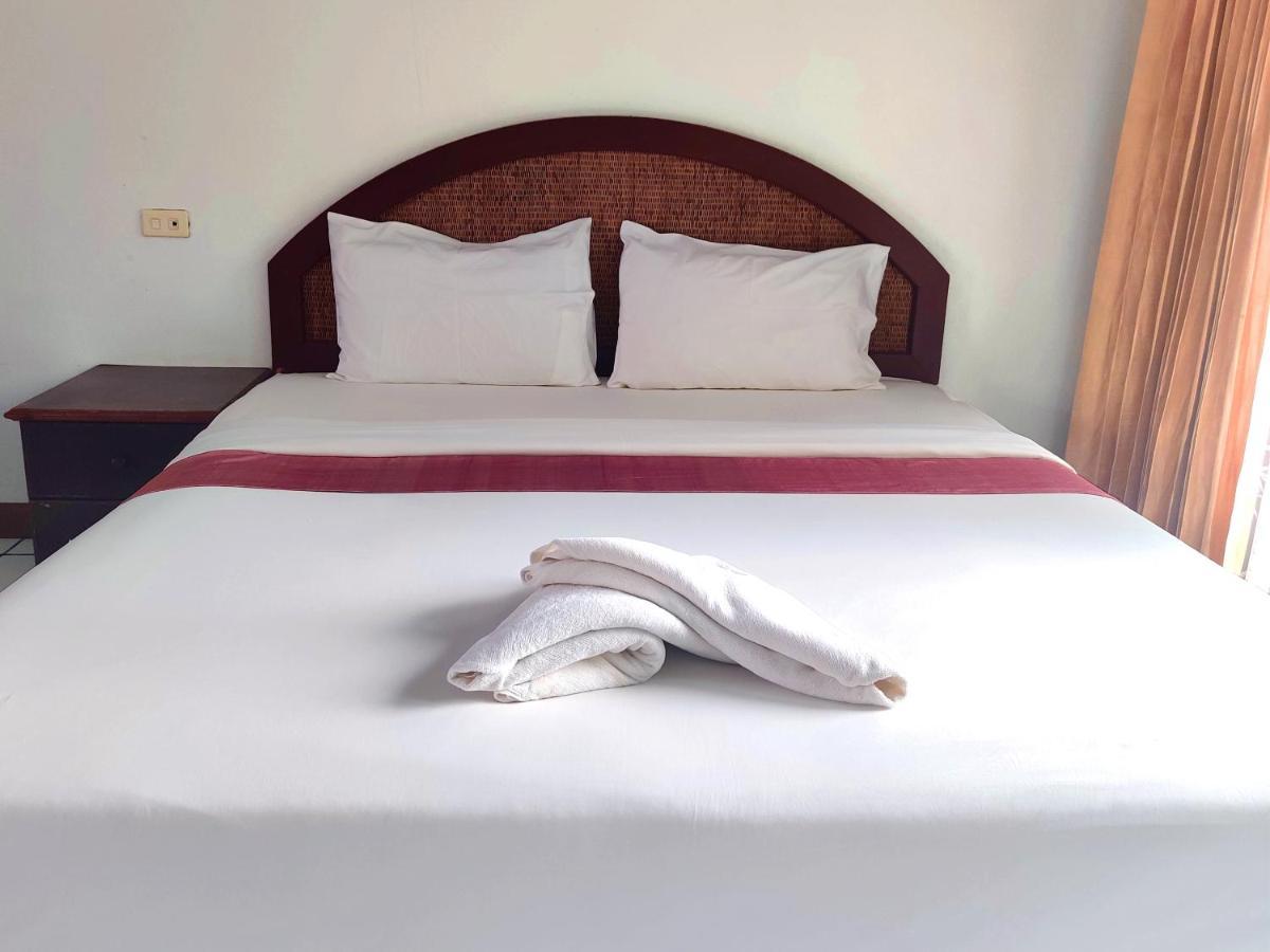 Thong Paeka Hotel Prasat Ngoại thất bức ảnh