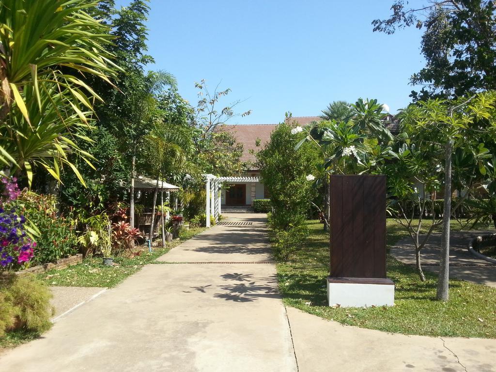 Thong Paeka Hotel Prasat Ngoại thất bức ảnh