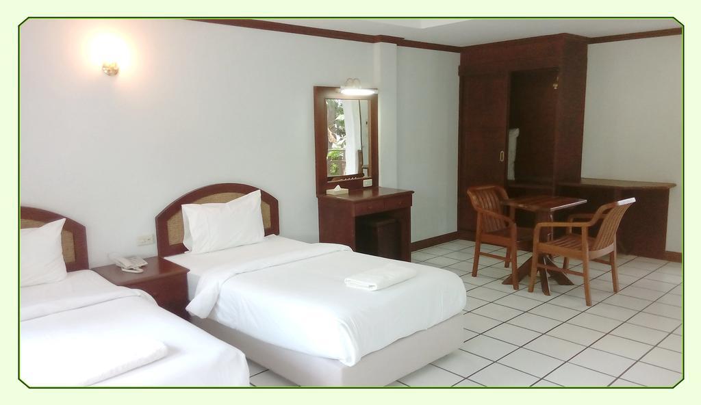 Thong Paeka Hotel Prasat Phòng bức ảnh