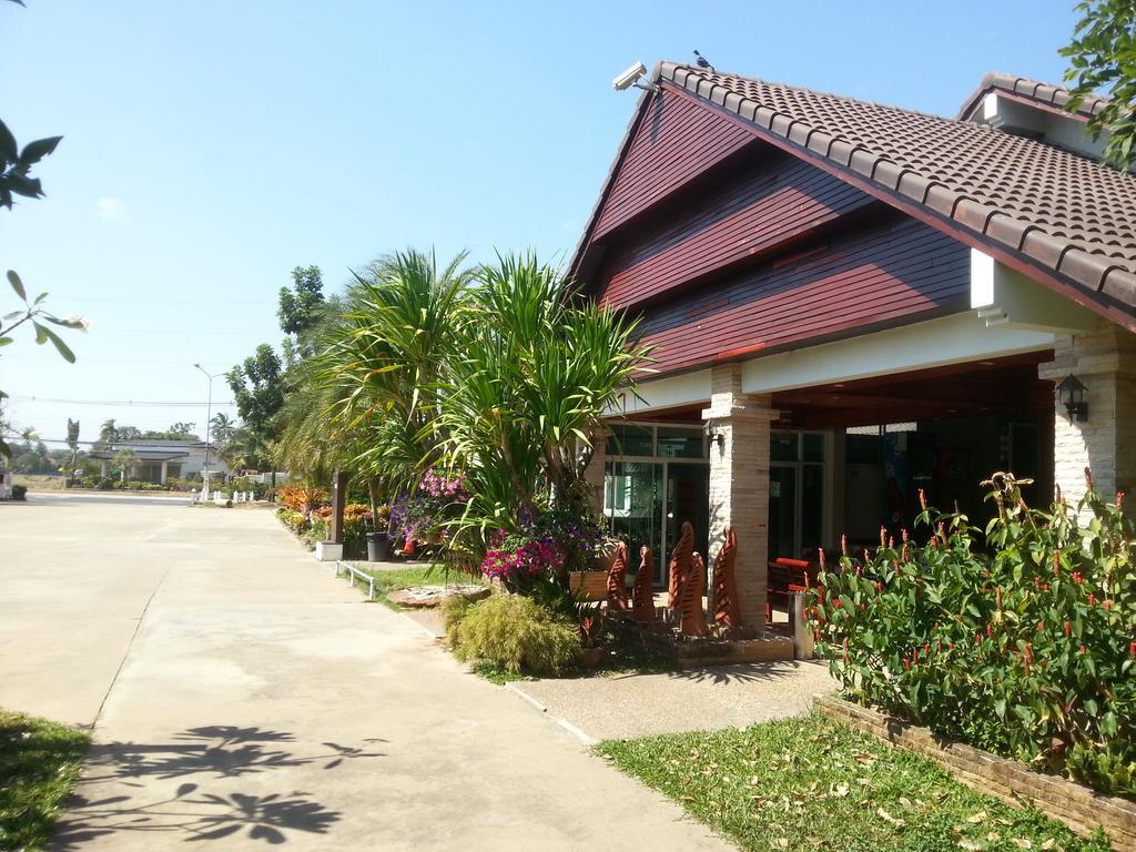 Thong Paeka Hotel Prasat Ngoại thất bức ảnh