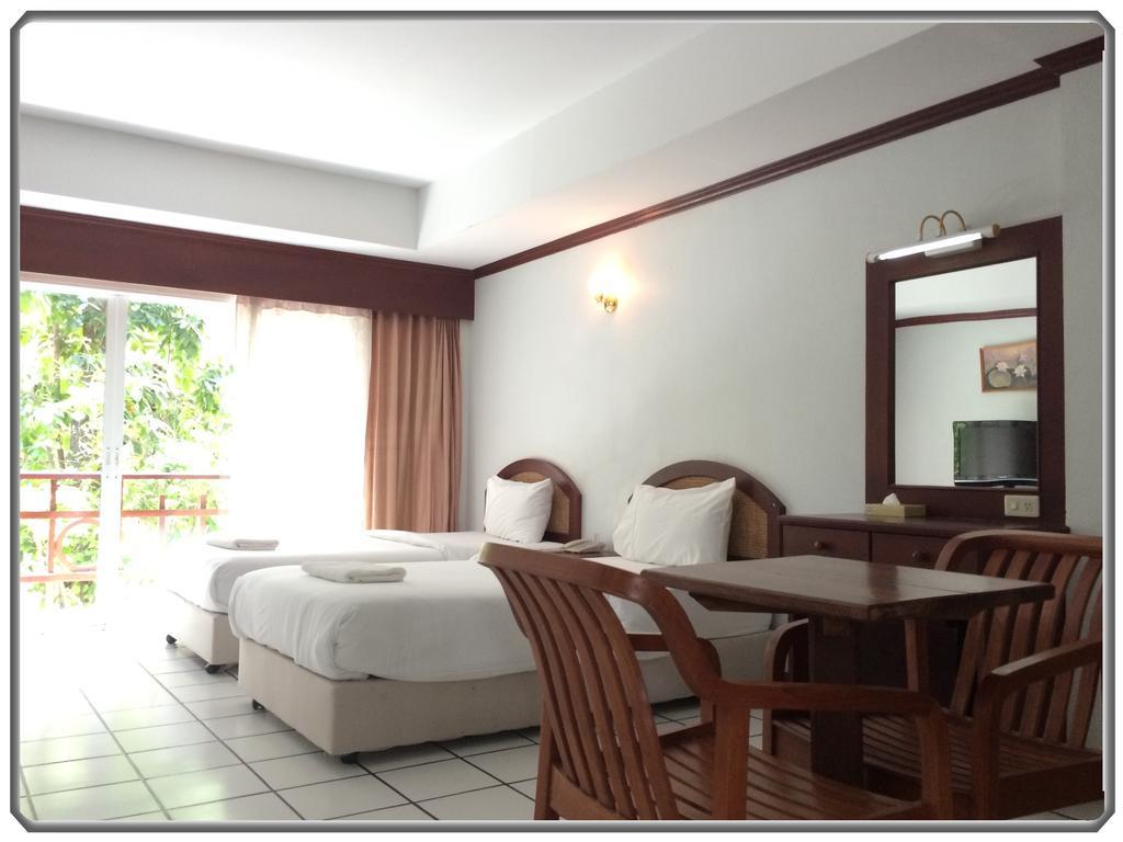 Thong Paeka Hotel Prasat Phòng bức ảnh