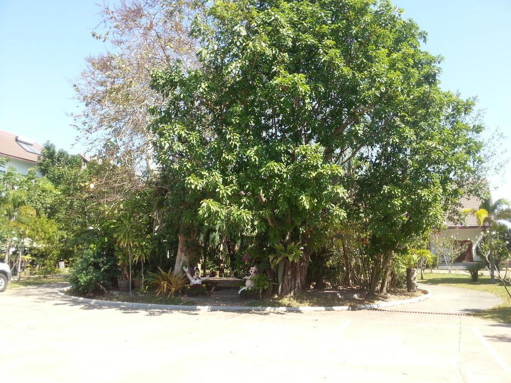 Thong Paeka Hotel Prasat Ngoại thất bức ảnh