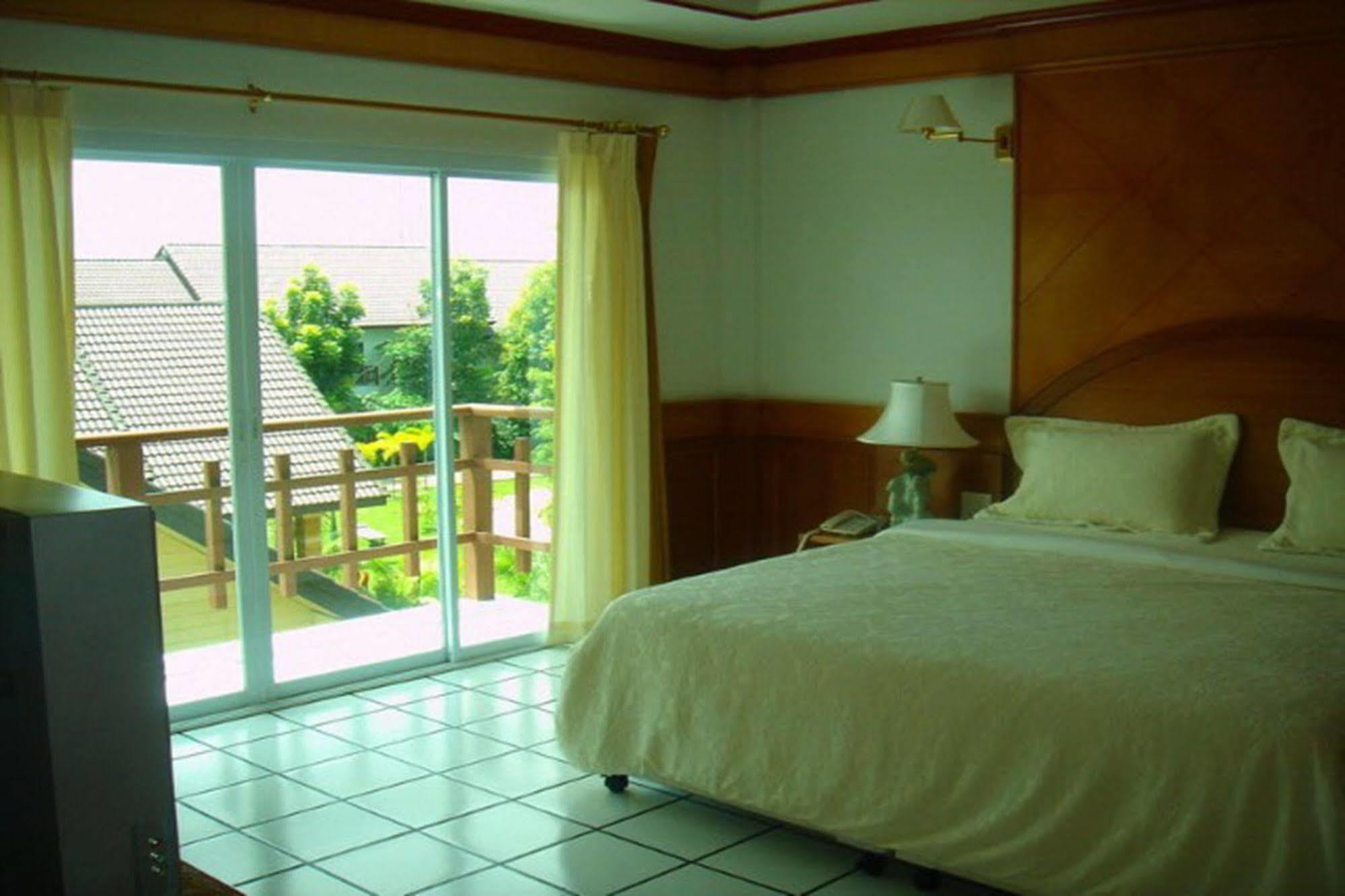Thong Paeka Hotel Prasat Ngoại thất bức ảnh